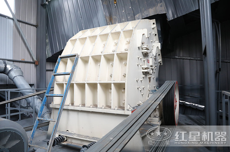 石灰石破碎客戶現場，適用錘破機